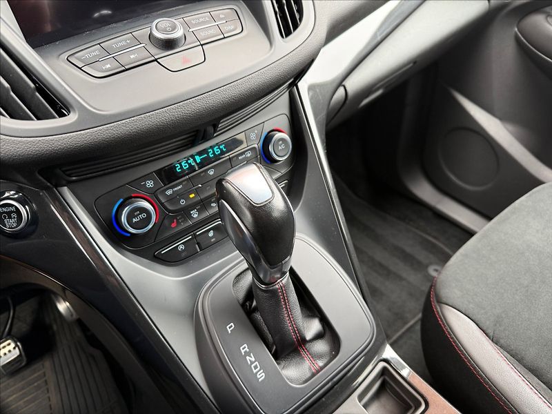 Ford Kuga 2,0 TDCi 132kW ST-line AT AWD - fotka 17 z 31