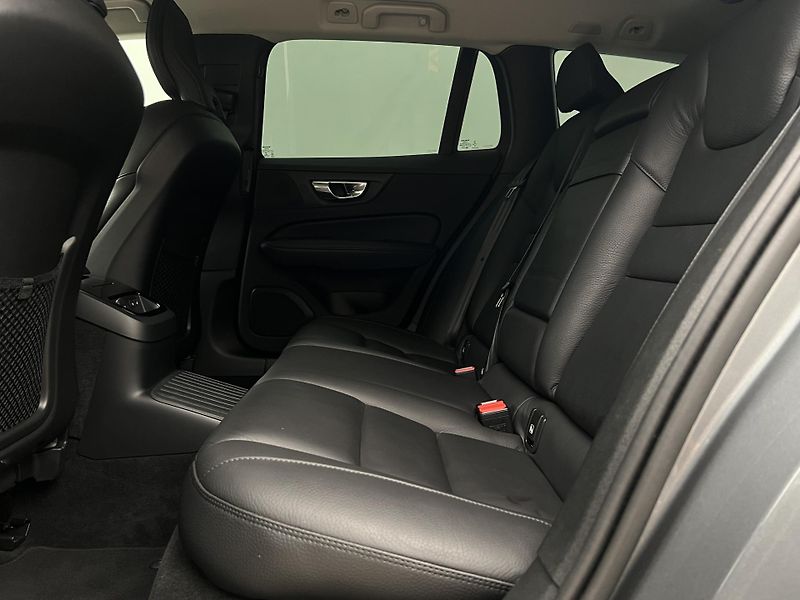Volvo V60 T6 AWD RECHARGE INSCRIPTION - fotka 6 z 47