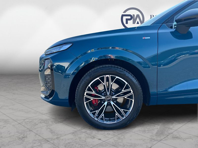 Audi Q3 SB S line TFSI 195 kW quattro - fotka 9 z 23