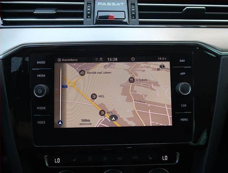 Volkswagen Passat (2020) 1.5 TSI, Automat, Kůže, Navi - fotka 16 z 19