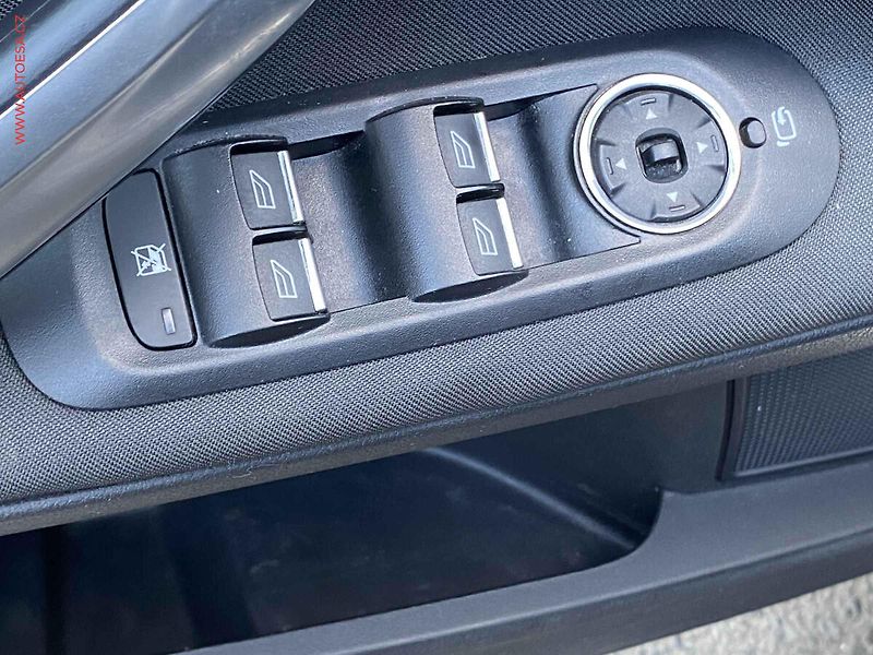 Ford Mondeo (2012) 2.0 TDCi, Titanium, navi - fotka 11 z 19