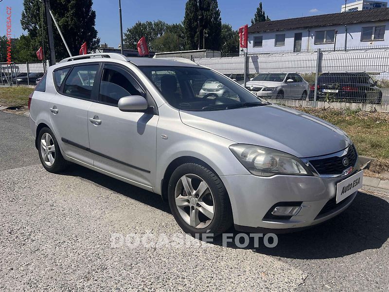 Kia Ceed (2013) 1.4i, ČR, AC, tempo - fotka 1 z 3