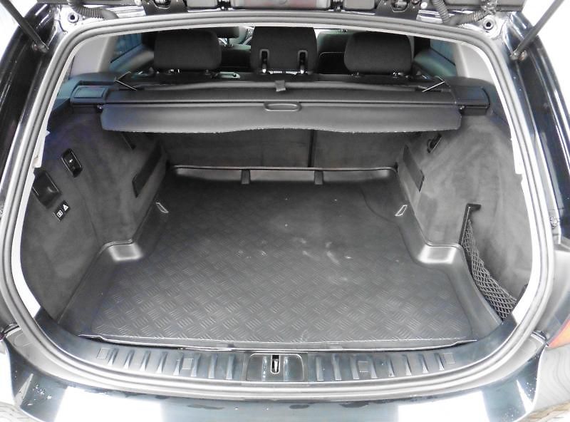 BMW Řada 3 320i Touring, Navi - fotka 7 z 15