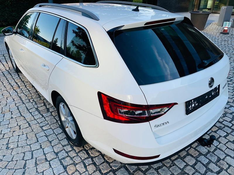 Škoda Superb 2.0TDI 1MAJITEL TAŽNÉ SERVISKA - fotka 17 z 44