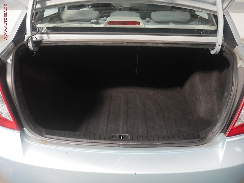 Hyundai Accent (2008) 1.4i, ČR, AC, zmk.řazení - fotka 7 z 15