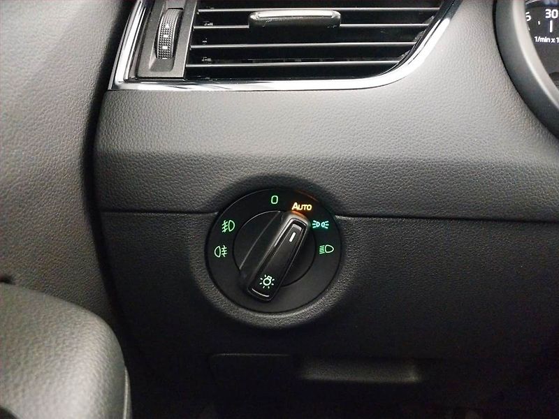 Škoda Octavia (2016) Joy 2.0 TDI, 4X4, Serv.kniha - fotka 21 z 21