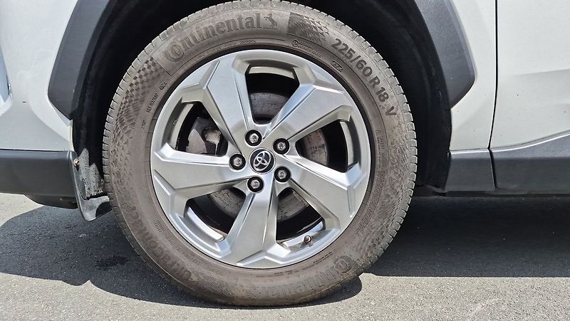Toyota RAV4 Comfort  Style 2,5 HEV 4x4 - fotka 22 z 22