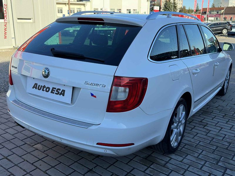 Škoda Superb (2011) 2.0TDi 4x4, ČR, Elegance, DSG - fotka 4 z 22
