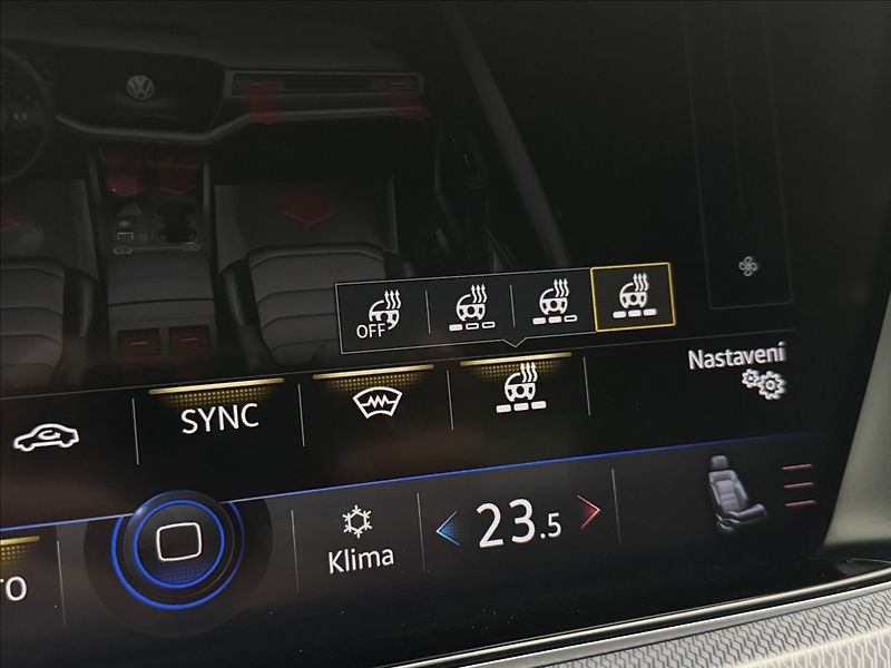 Volkswagen Touareg 3,0 R-LINE VZDUCH NV MATRIX ČR - fotka 22 z 48