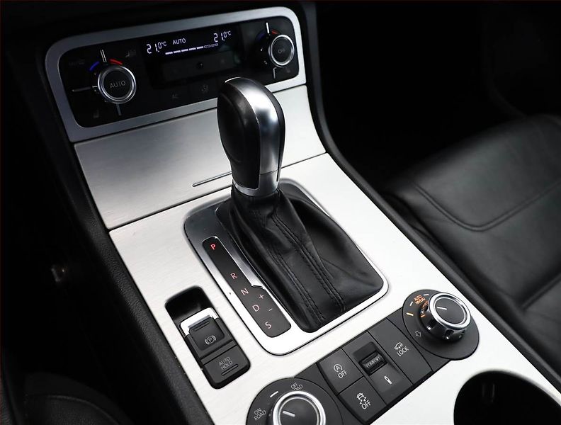 Volkswagen Touareg (2011) 3.0 TDI, 4X4, Automat - fotka 11 z 21