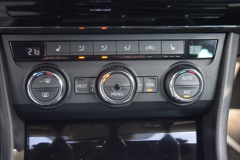Škoda Superb 2,0 TDI 110KW NÍZKÉ KM DSG - fotka 46 z 50