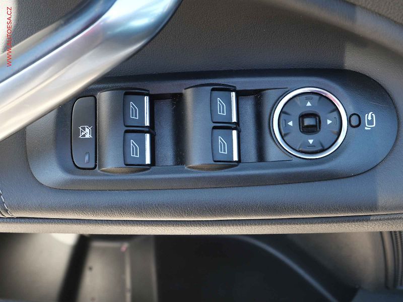 Ford Mondeo (2010) 2.0 TDCI, AT, navi, xenon - fotka 11 z 21