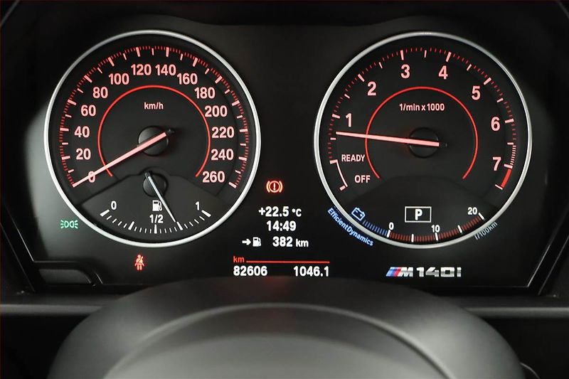 BMW Řada 1 (2016) M140i xDrive - fotka 8 z 20