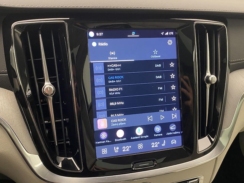 Volvo V60 T6 RECHARGE BRIGHT ULTIMATE - fotka 48 z 57