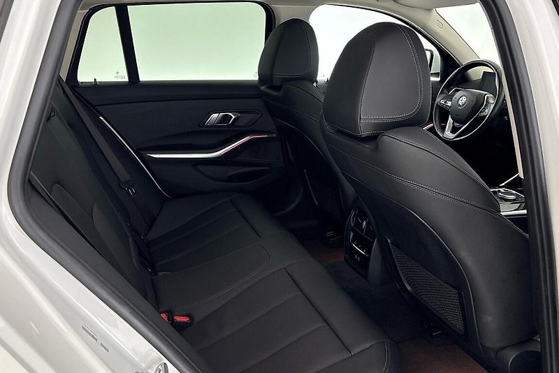 BMW Řada 3 řady 3 | 320d xDrive - fotka 12 z 28