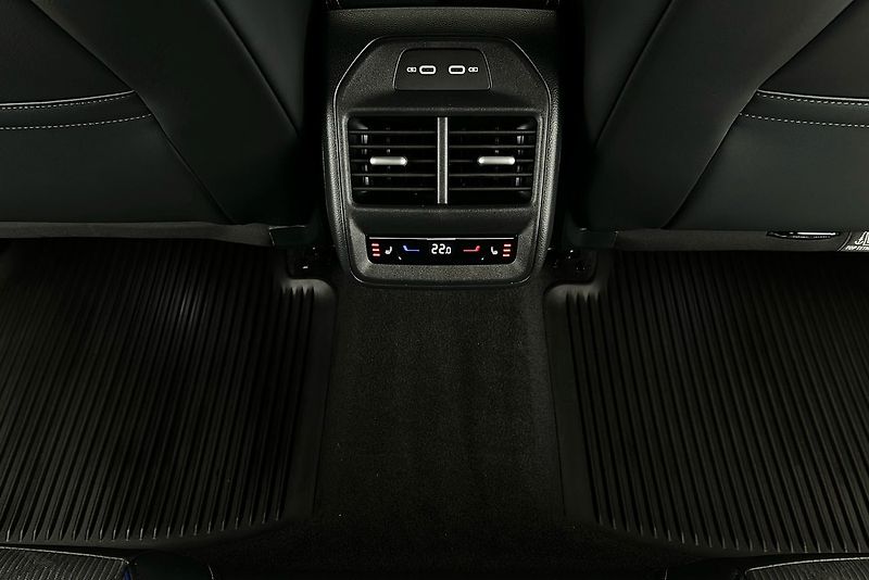 Volkswagen Passat TDI 4M R-Line DCC NezT IQ 360 - fotka 18 z 27