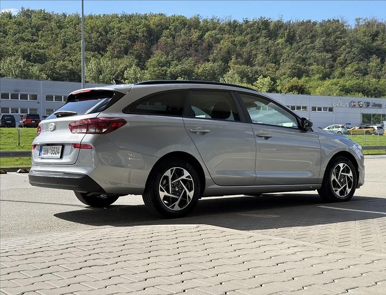 Hyundai i30 1,5 DPi  WG FL Family Climate - fotka 3 z 19