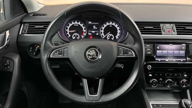 Škoda Octavia 1.6 TDI Ambition Combi - fotka 9 z 24