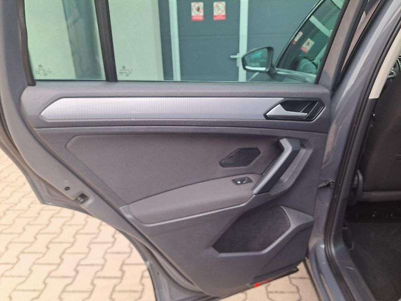 Volkswagen Tiguan (2021) 1.5 TSI Life Business, ZÁRUKA - fotka 33 z 35
