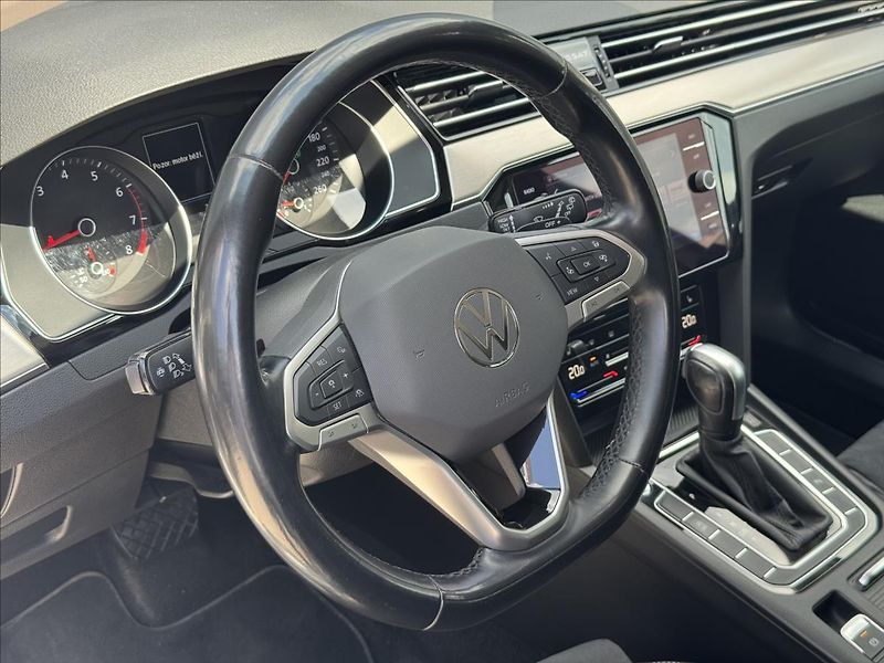 Volkswagen Passat 1,5 TSI 110kW Elegance 7DSG ČR - fotka 10 z 30