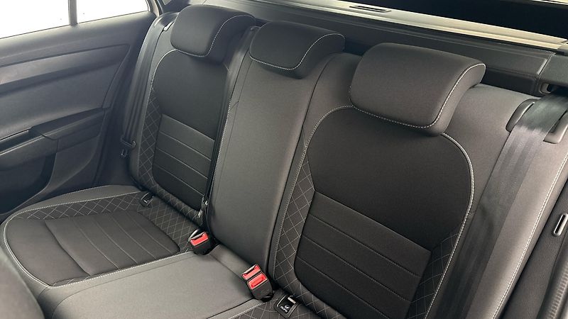 Škoda Fabia 1.0 TSI Ambition Combi - fotka 16 z 25