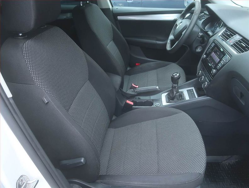 Škoda Octavia (2015) Ambition Plus 1.6 TDI 4x4 - fotka 9 z 15