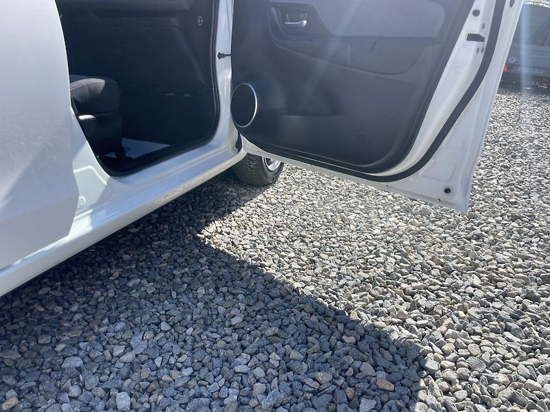 Toyota Yaris 1.5i 16v HYBRID 142TKM TOP 1A! - fotka 127 z 169