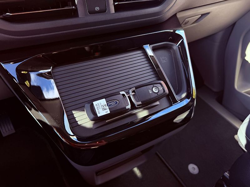 Ford Tourneo Custom 2.0 EcoBlue Aut. Titanium X AW - fotka 36 z 38