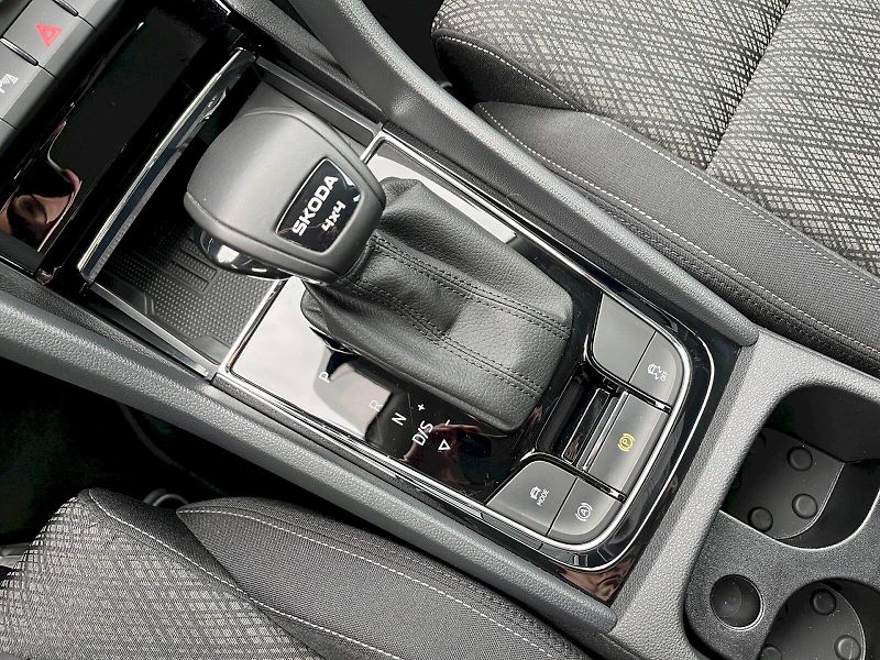 Škoda Karoq (2024) Top Selection 2.0 TDI 110 kW 4 - fotka 30 z 34