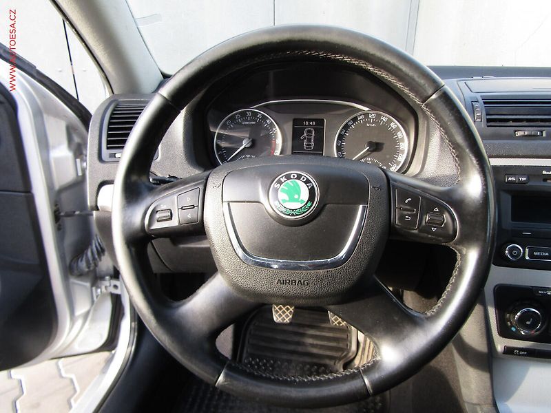Škoda Octavia (2013) 1.6 TDi, ČR, Elegance - fotka 18 z 19