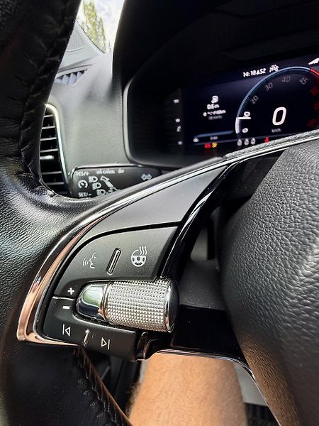 Škoda Karoq (2022) 2.0TDi STYLE KAMERA,TAŽNÉ,ČR - fotka 17 z 19