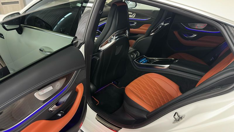 Mercedes-Benz AMG GT AMG GT 63 S 4MATIC+ - fotka 23 z 59