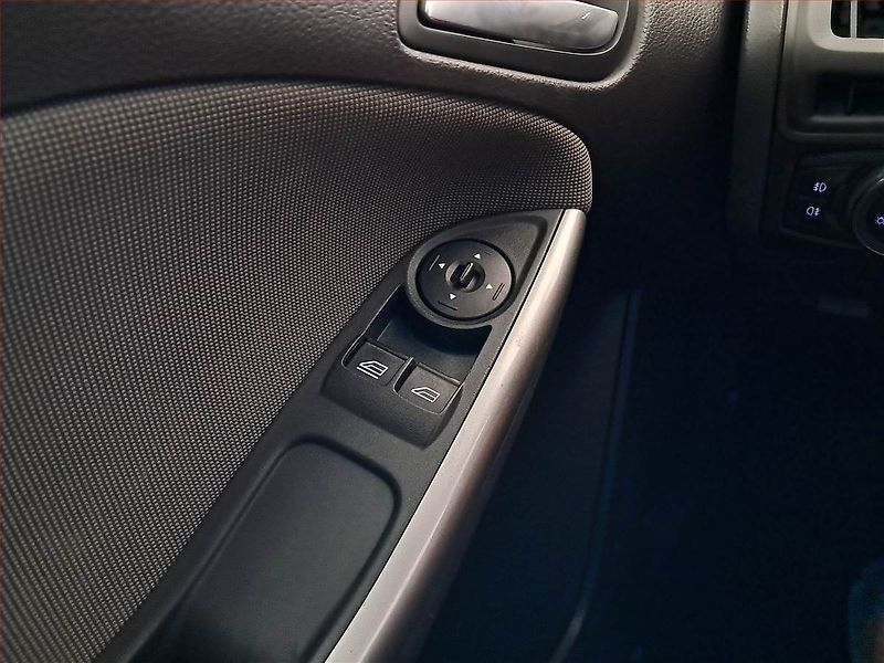 Ford Focus (2011) 1.6 TDCi, servisované - fotka 14 z 14