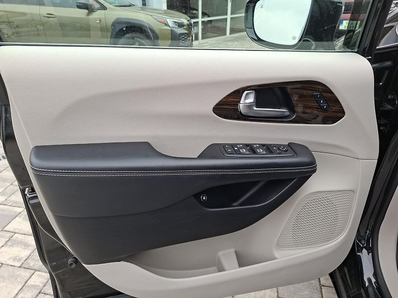 Chrysler Pacifica (2021) 3,6 LIMITED,HYBRYD, REZERVACE  - fotka 21 z 38