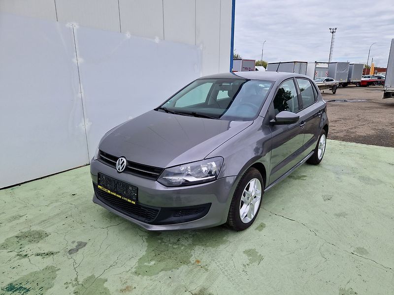 Volkswagen Polo Comfortline 1.4 - fotka 2 z 34