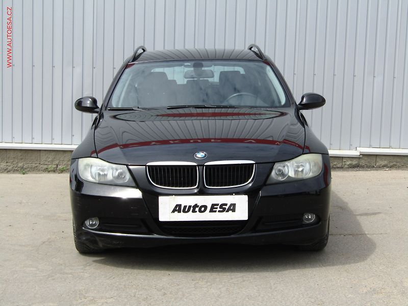 BMW Řada 3 (2008) 2.0 i 318i, AC, temp - fotka 2 z 15