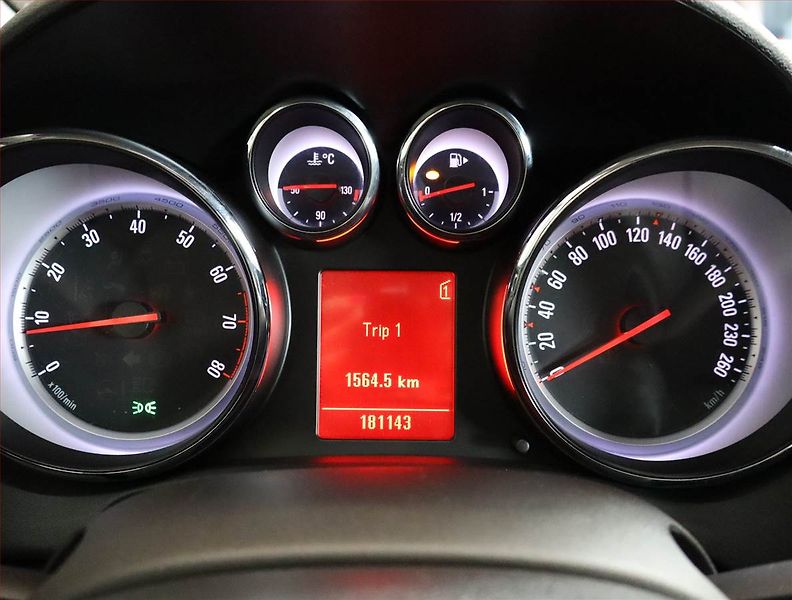 Opel Astra (2010) 1.4 16V, Tempomat - fotka 11 z 17