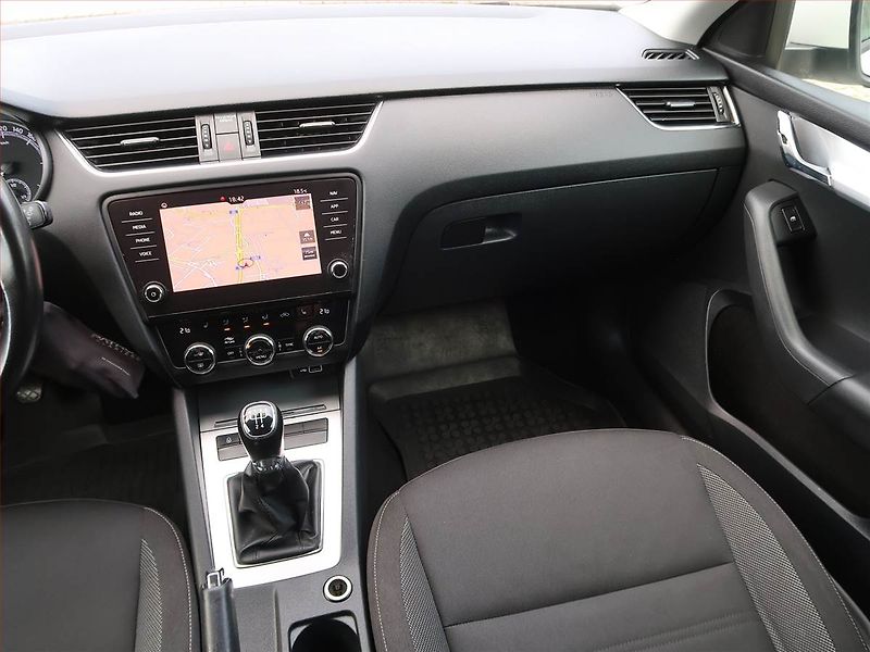 Škoda Octavia (2018) 1.6 TDI, Serv.kniha, Navi - fotka 8 z 16
