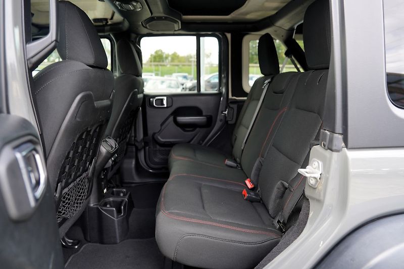 Jeep Wrangler 3.6i V6/Rubicon/4x4/AT - fotka 32 z 53