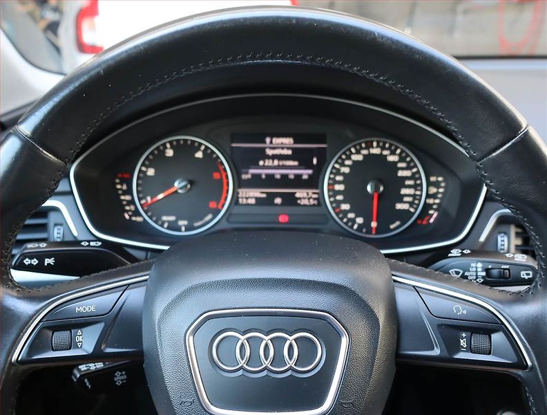 Audi A4 (2016) 2.0 TDI, Kůže, Navi, Bi-Xenony - fotka 16 z 18