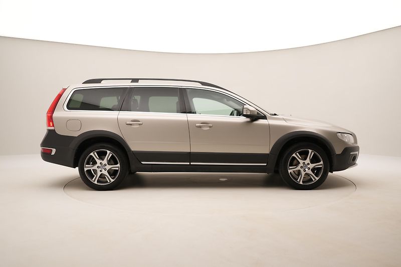 Volvo XC70 D3 AWD SUMMUM AUT - fotka 13 z 45