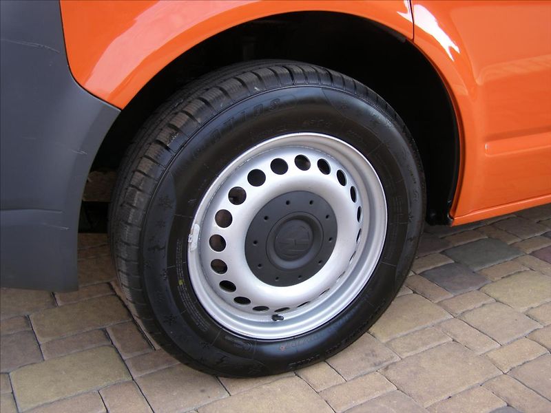 Volkswagen Transporter 1,9   DVOJKABINA 1 MAJITEL 6 m - fotka 9 z 27