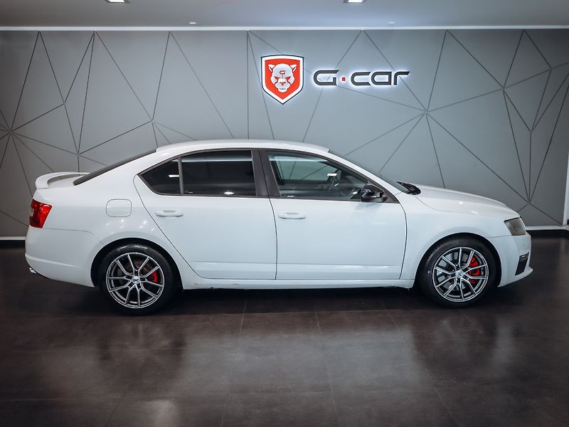 Škoda Octavia 2.0 TDi RS DSG - fotka 4 z 32