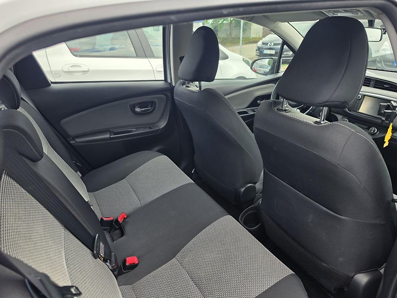 Toyota Yaris 1.5 Hybrid Automat  - fotka 16 z 16