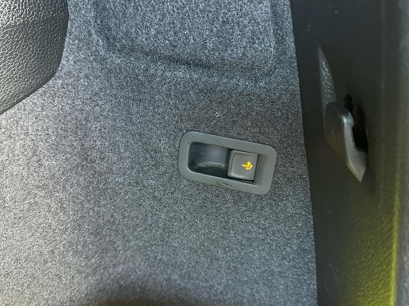 Škoda Karoq 2,0TDi 110kW BUSINESS - fotka 24 z 25