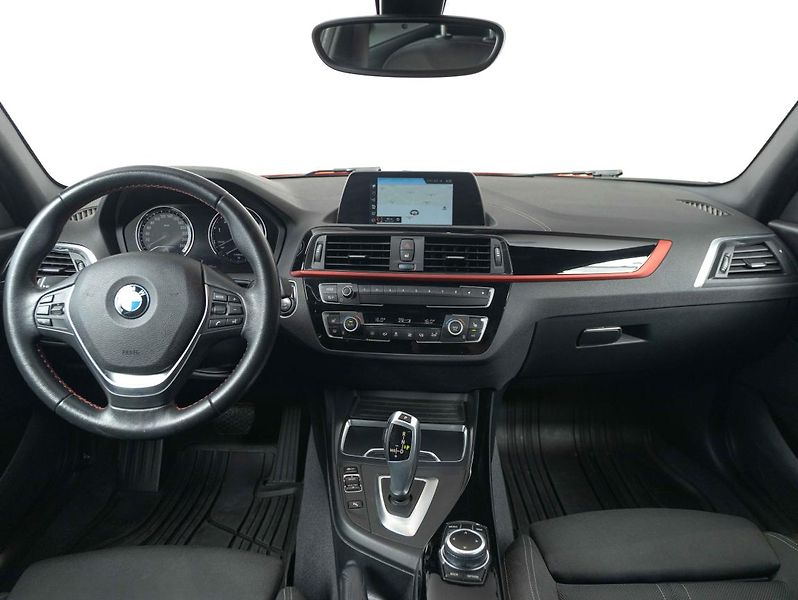 BMW Řada 1 118i - fotka 12 z 22