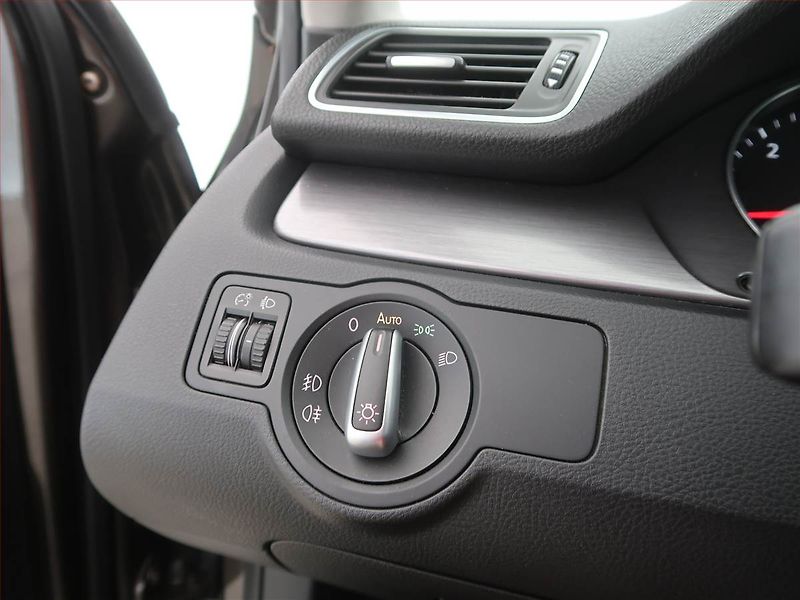 Volkswagen Passat (2012) 1.6 TDI, Serv.kniha, Navi - fotka 15 z 15