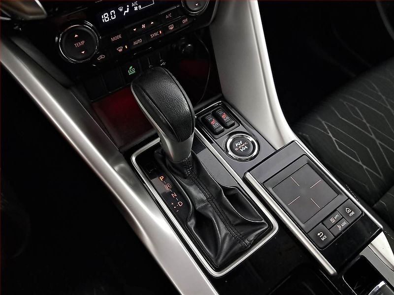 Mitsubishi Eclipse Cross (2018) Intense 1.5 T-MIVEC, 4X4 - fotka 13 z 18