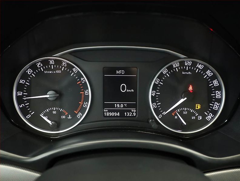 Škoda Octavia (2010) 1.6 TDI, Xenony, Tempomat - fotka 9 z 17