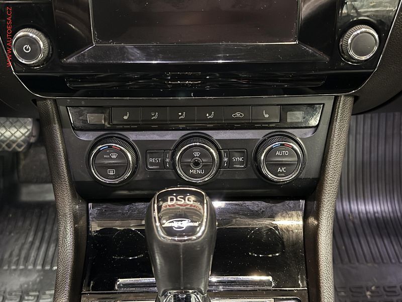 Škoda Superb (2015) 2.0 TDi 4x4, ČR, L&K, DSG - fotka 19 z 23